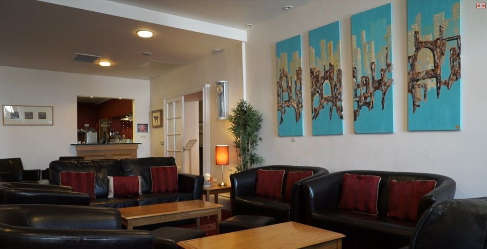 Portrush Adelphi Ξενοδοχείο Εξωτερικό φωτογραφία The lounge at the airport