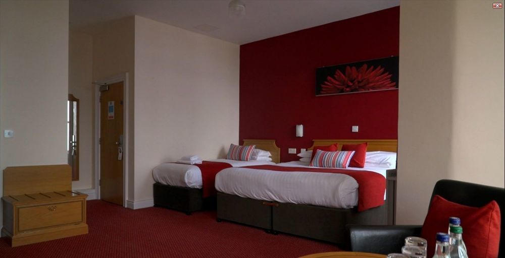 Portrush Adelphi Ξενοδοχείο Εξωτερικό φωτογραφία A typical hotel room